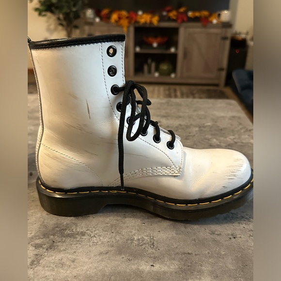 Doc Martens-Boots- Size 7 - Picture 9 of 10